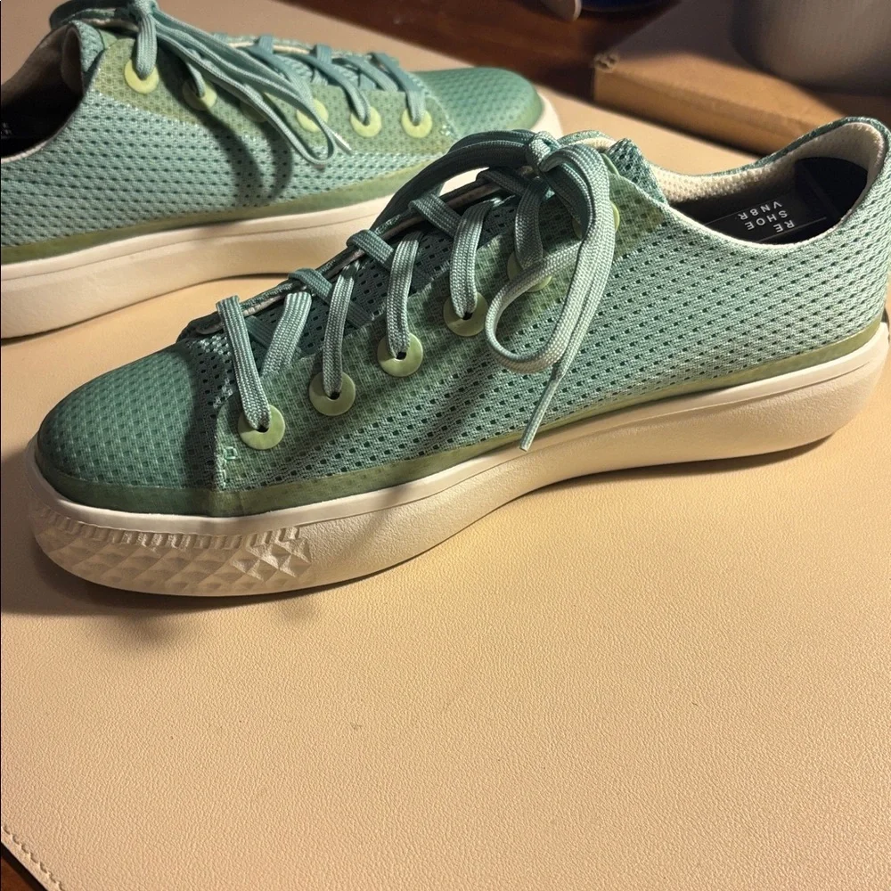 Converse Women's Light Green Sneakers Modrn